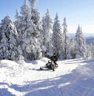 snowmobile-lapland